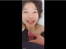 C'est un bon et adorable bébé, ses léchages font chaud au cœur